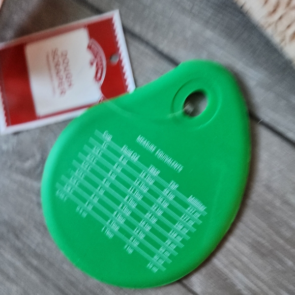 Holiday Baking essentials gift set - Picture 10 of 13